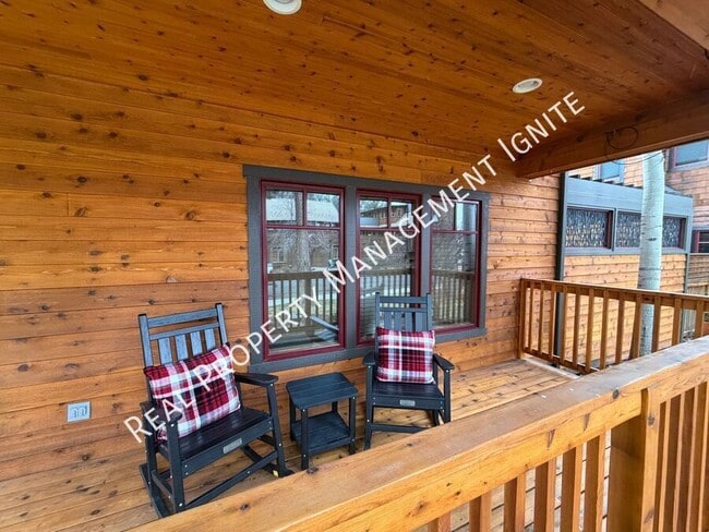 Photo - 453 S Pine St