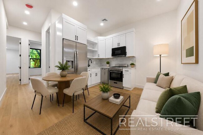Photo - Brand New 3 Bed in Bed Stuy Brownstone! Unidad 3