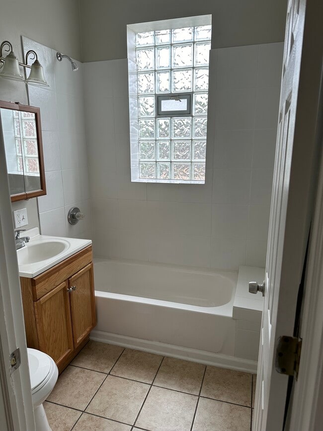 Photo - 5437 S Laflin St Unit 2R