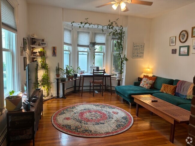 Building Photo - 8 Woodman St Rental