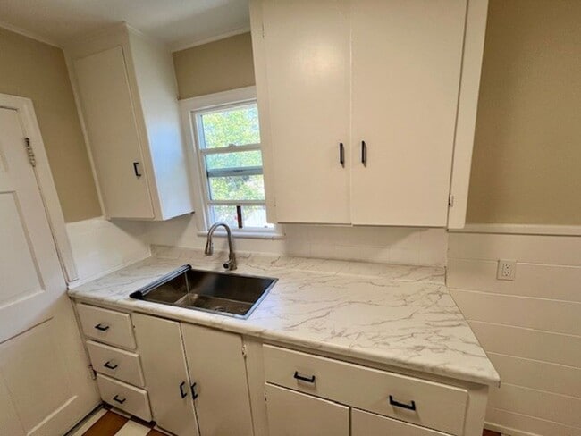 76-82 North 7th St