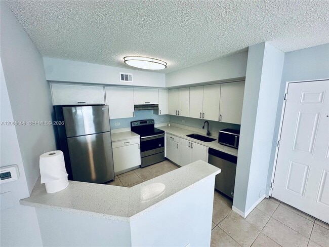 Photo - 3630 N 56th Ave Unidad 310