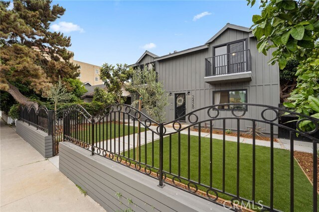 2428 Glyndon Ave