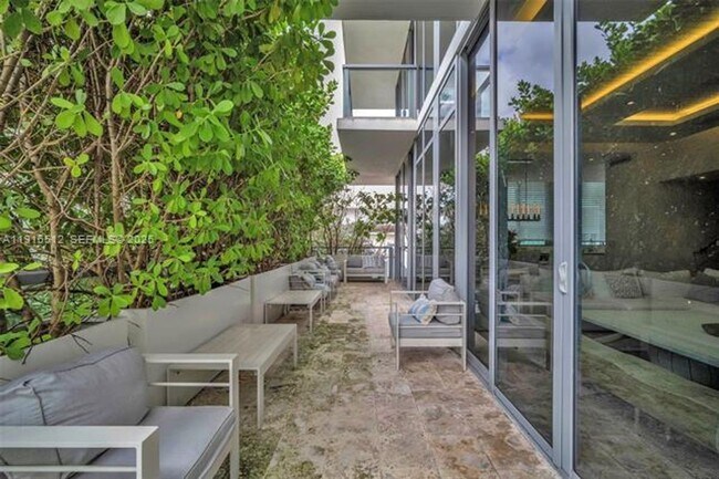Photo - 9501 Collins Ave