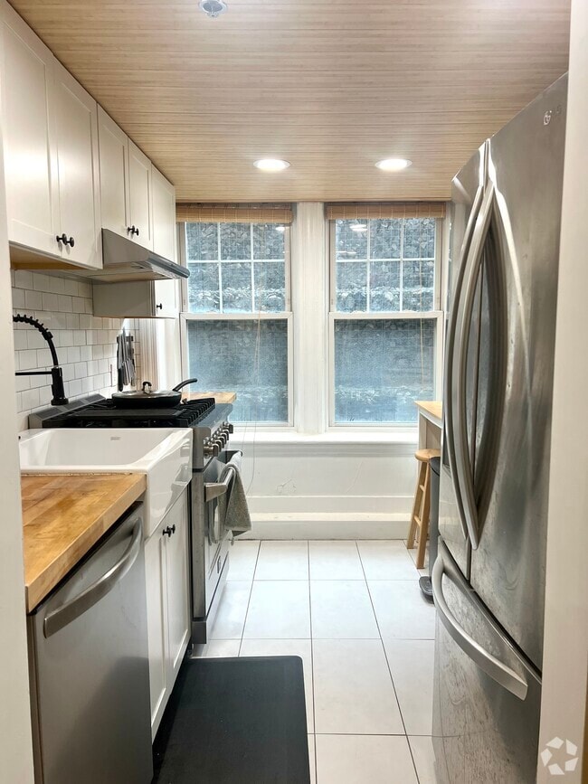 Building Photo - 1691 Commonwealth Ave Unit 4 Rental
