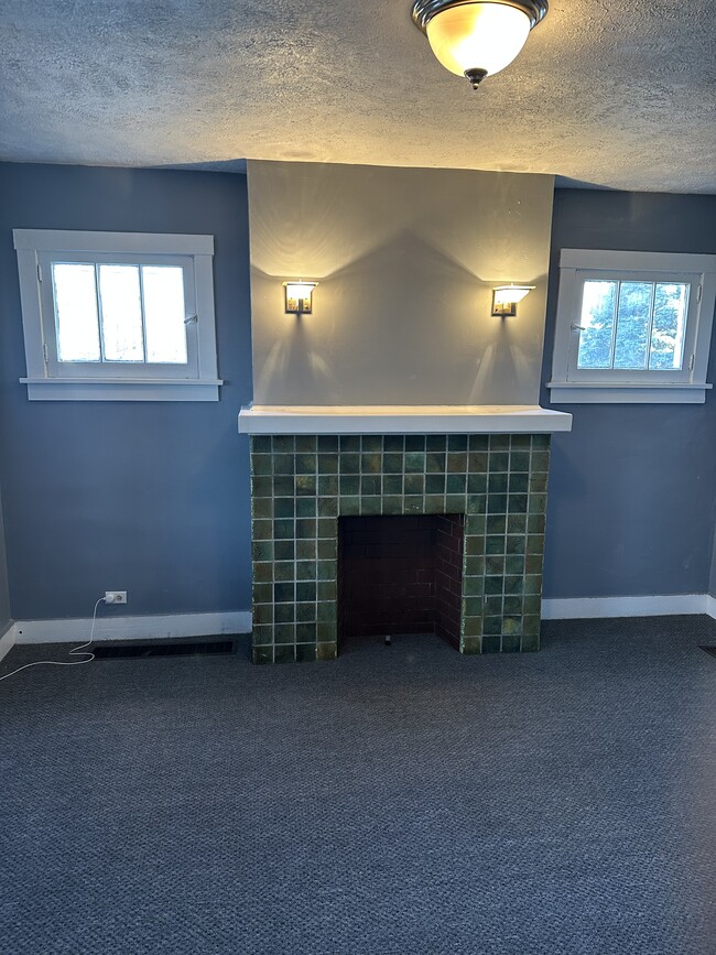 living room - 1418 Hays St House