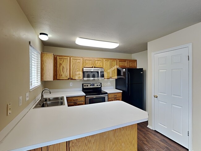 Photo - 2101 1630 N St