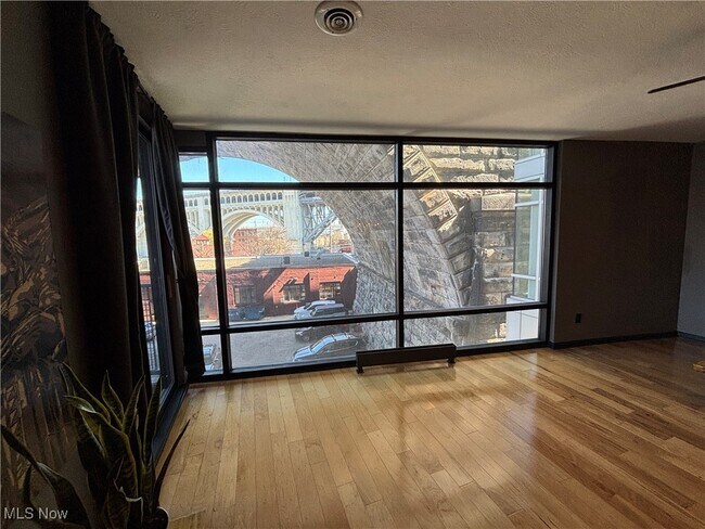 Photo - 1237 Washington Ave Unidad 402 Rental