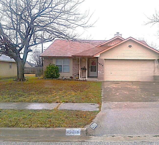 Building Photo - AVAILABLE SOON !!!