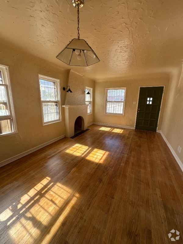 Building Photo - 3030 Nashville Ave Rental