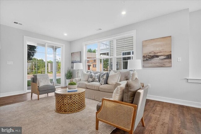 Photo - 427 ASHA Way