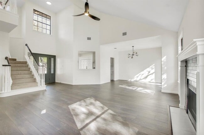 Photo - 7401 Whistlestop Dr