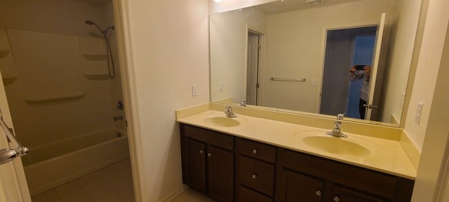 Photo - 408 Waterview Ct