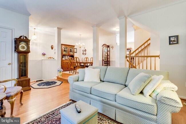 Photo - 6328 Dunman Way