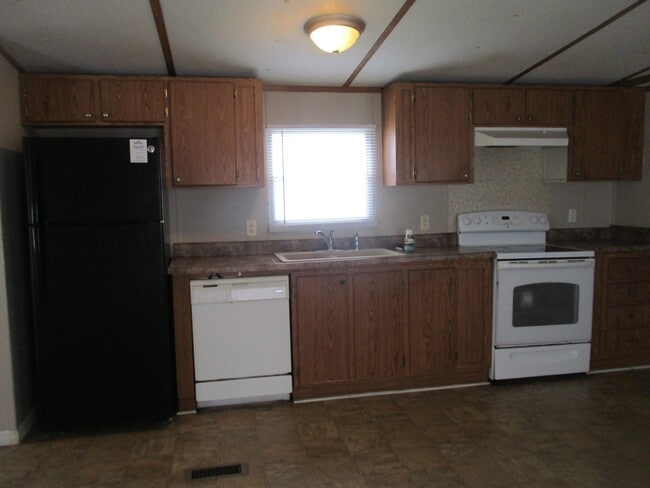 Photo - 403 Debbie St