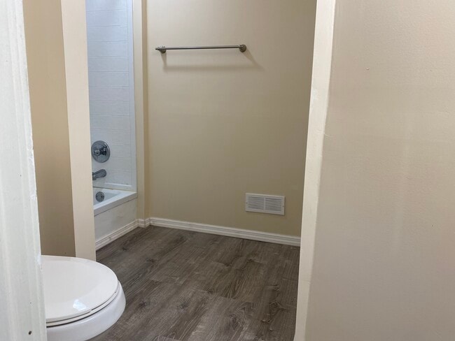 Photo - 127 Selye Terrace Unidad 2