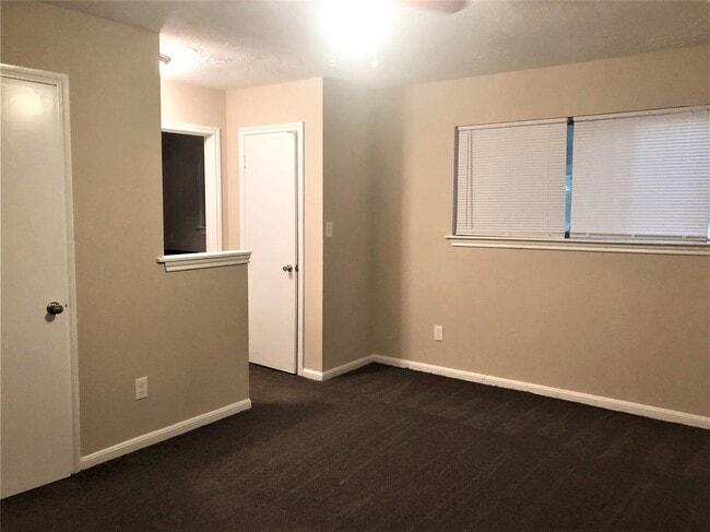 Photo - 25323 Lynbriar Ln