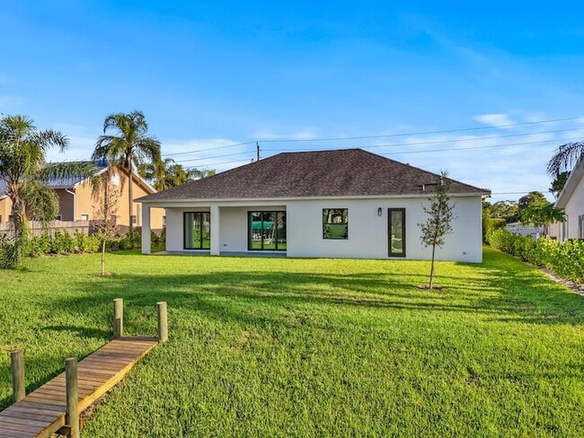 Photo - 632 SE Seahouse Dr