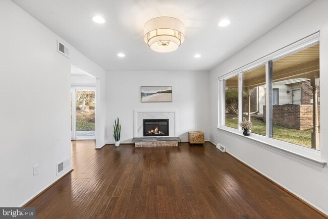 Photo - 106 Bernard Ct