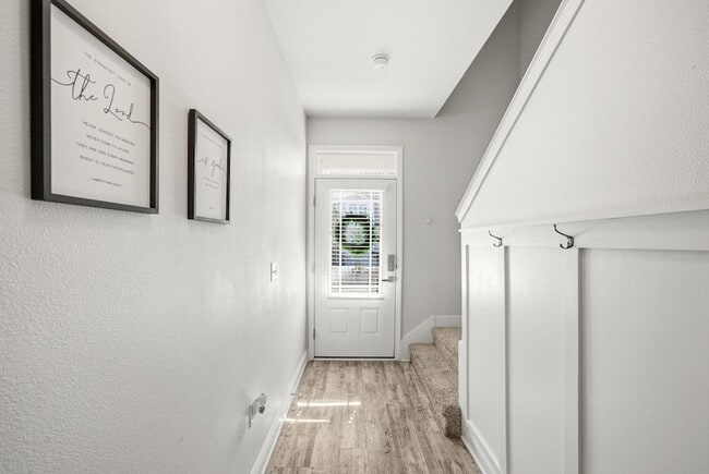 Photo - 25 Crossing Ln