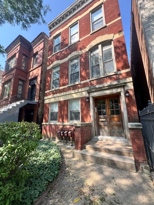 Building Photo - 822 S Loomis St Unit 1 Rental