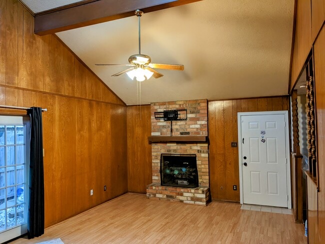 Photo - 1412 Hawk Tree Dr