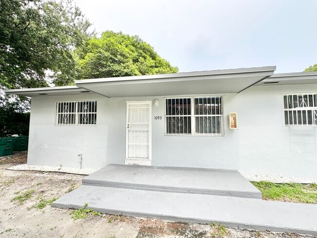 Building Photo - Freshly remodelled 2bed/1bath in a duplex ... Unit 1093 NW 55th Terrace Rental
