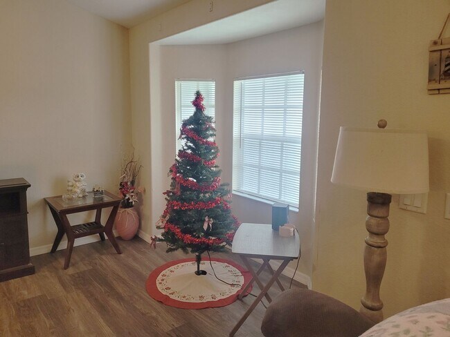 Photo - 3 bedroom, 2 bath rental in the Royal High...