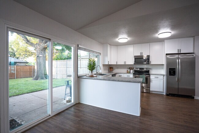 Photo - 5097 Roberts Dr