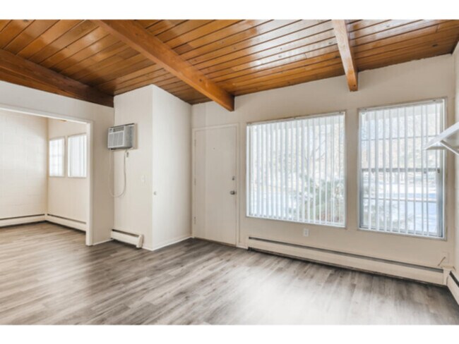 Building Photo - 6095 S Sterne Pkwy Rental