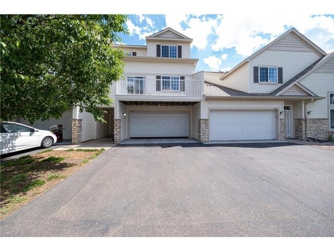 Building Photo - Spacious *3Bed*2Bath townhome Cottage Grove Available Sept 1.