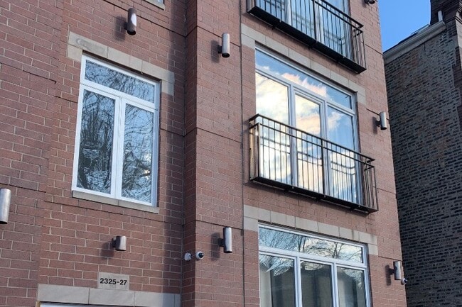 Photo - 2327 S Sawyer Ave Unidad 1st floor B