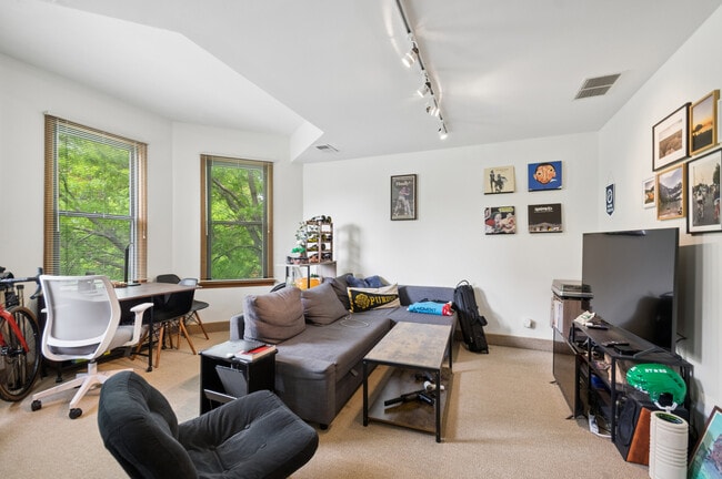 Photo - 1413 W Oakdale Ave Unit 3F