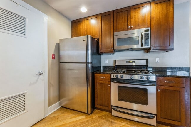 Photo - 1100 Clinton St