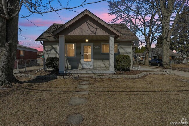 Building Photo - 17511 Castle St Rental