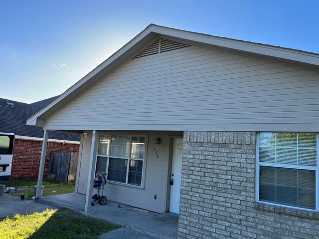 Photo - 552 Trout St