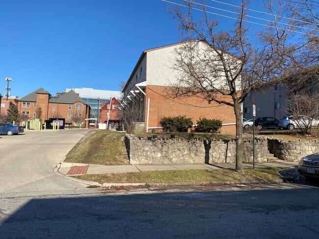 Photo - 242 w 9th Unidad E