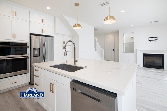 Building Photo - 3024 Estero Rd