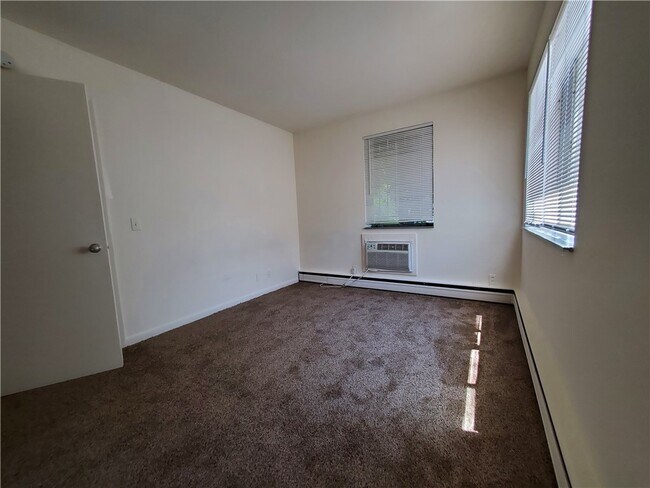 Photo - 1077 East Ave