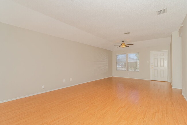 Photo - 537 Bailey St