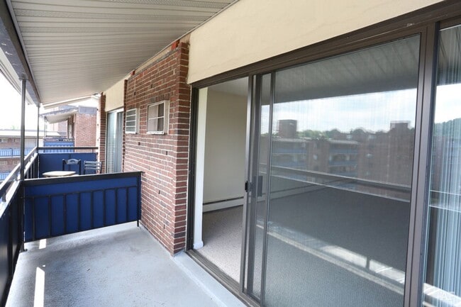 Photo - 1-Bed  w/ h & hw