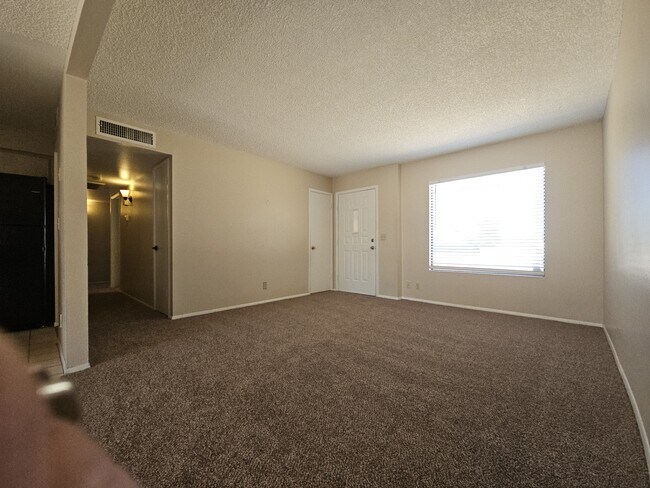 Photo - 645 W Ingram St