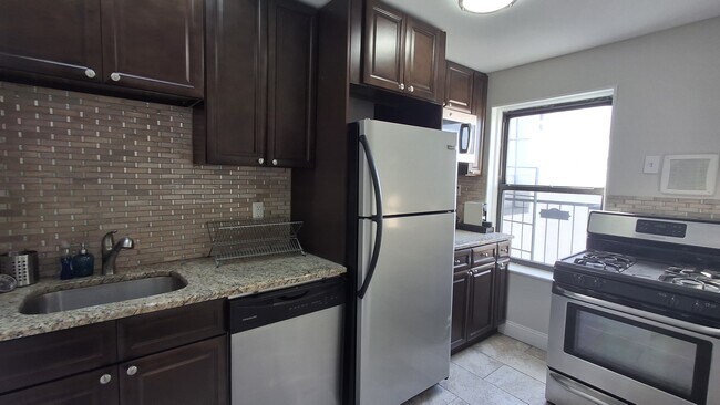 Kitchen - 330 Hudson St Unit 3