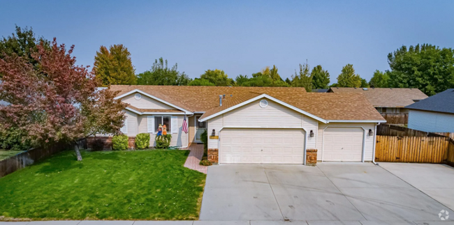 Building Photo - Great Meridian Home with 3 Car Garage!