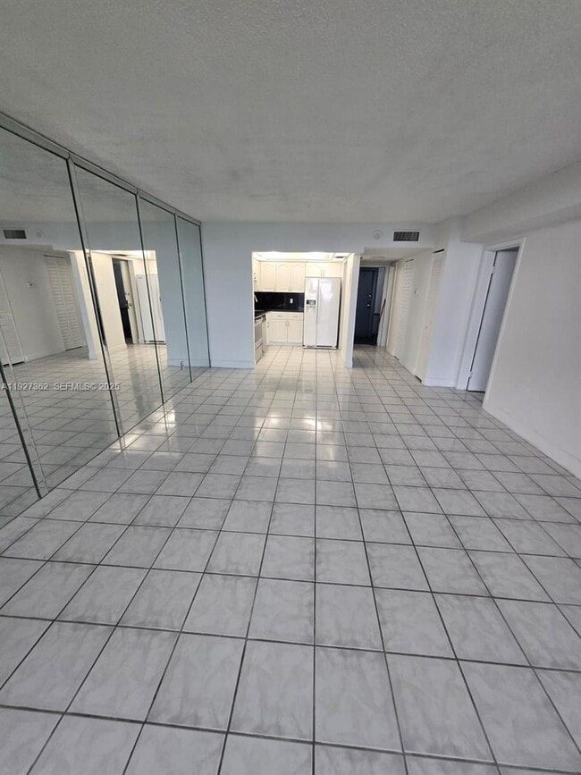 Building Photo - 13499 Biscayne Blvd Unit 1204