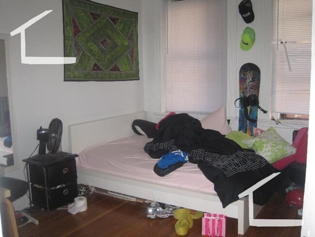 Photo - 3Br/1.5Bth, Great location. Laundry in building