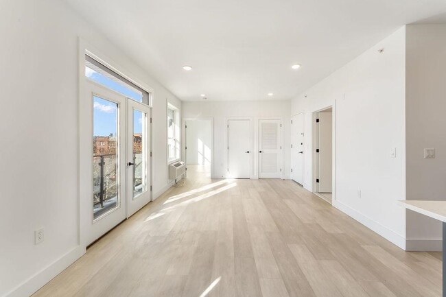 Photo - 43-45-45 W 32nd St Unidad 501