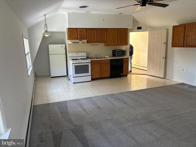 Photo - 221 E Penn Ave