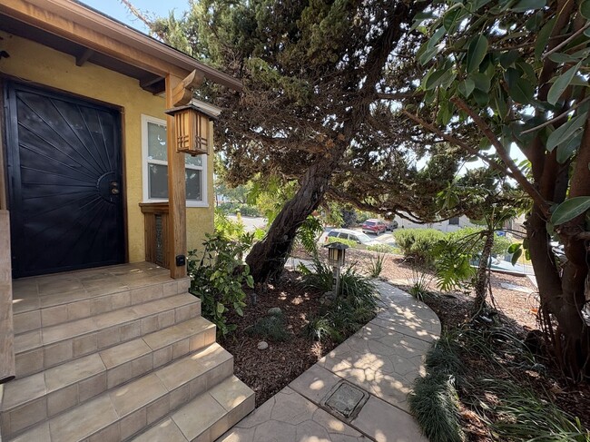 Building Photo - 4015 King St Rental