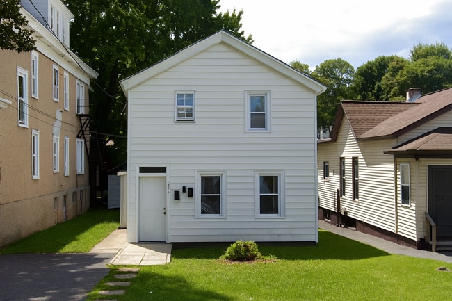 Building Photo - Northside Syracuse Duplex – Spacious Unit Apt 1